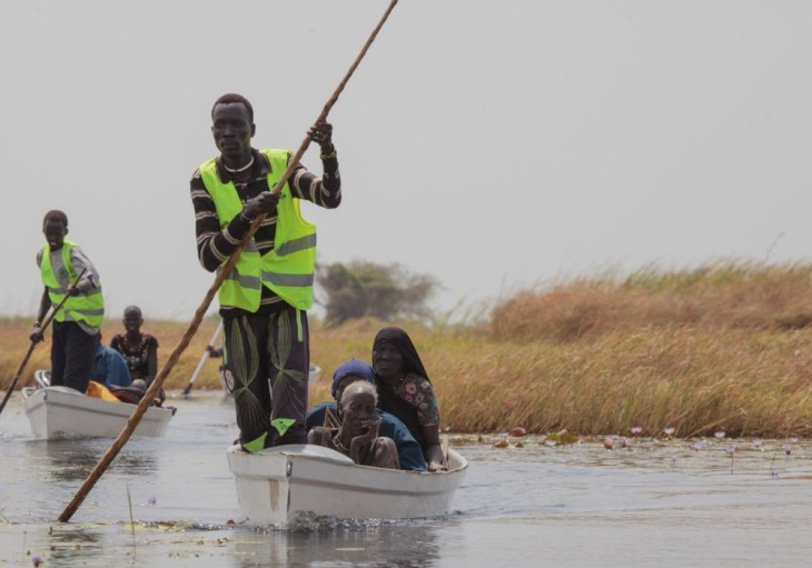 ogb_105038_oxfam-canoes-transporting-vulnerable-people.jpg