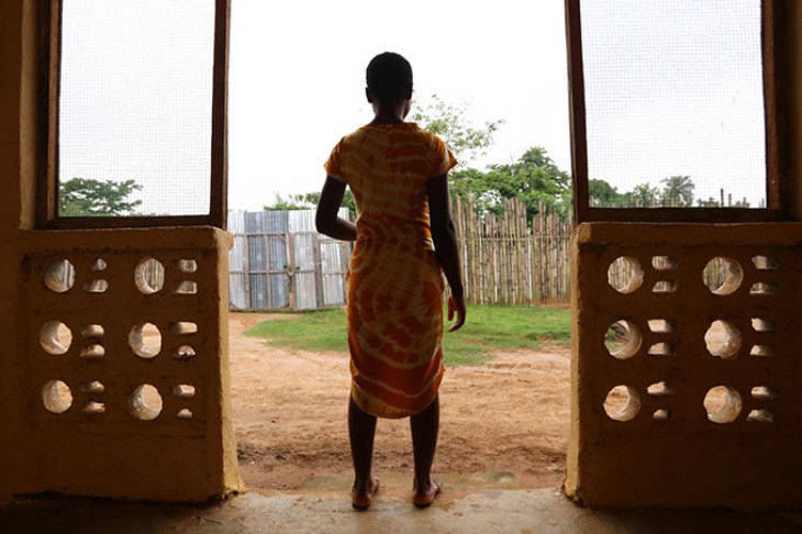 Beatrice blev voldtaget. Det har ændret alt for hende. Her er hun fotograferet på et krisecenter i Liberia, som Oxfam støtter.