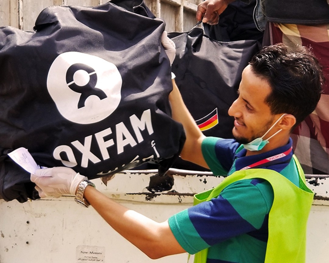 hygiene-kit-distribution-taiz-yemen-foto-hitham-ahmed-oxfam-680x680.jpg