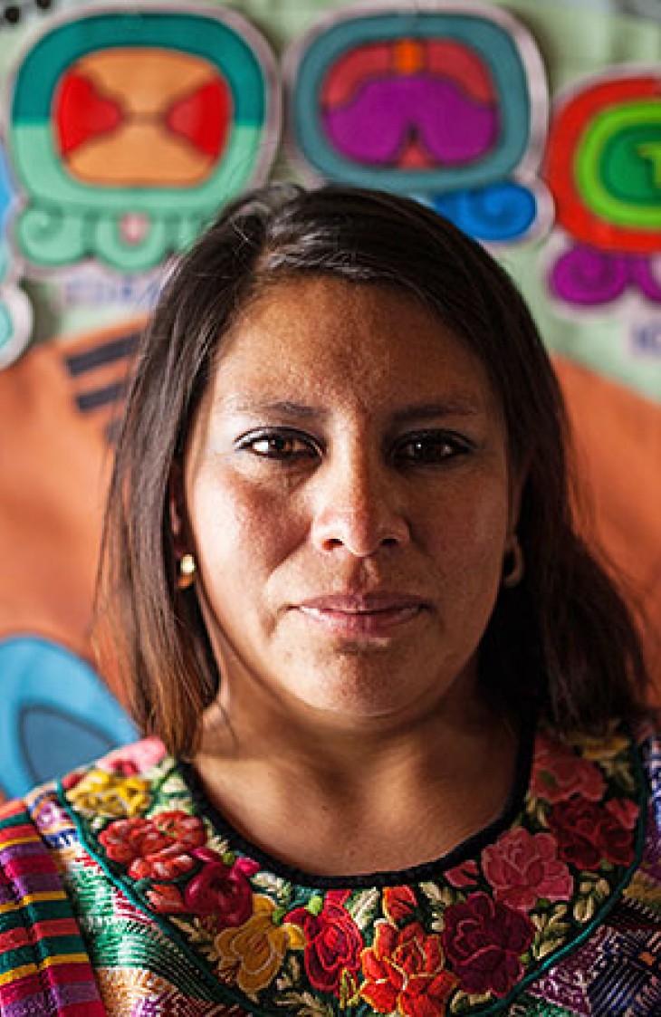 Maya-kvinden Silvana Ajanel Cajas bærer nu stolt det traditionelle guatemalanske tøj.