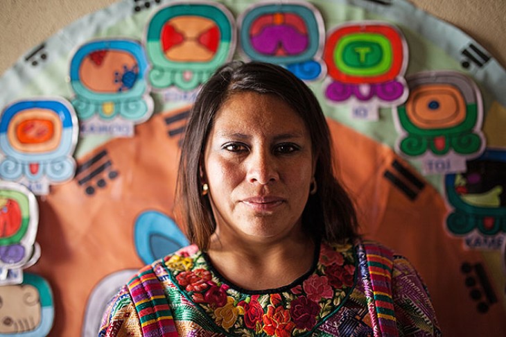 Maya-kvinden Silvana Ajanel Cajas bærer nu stolt det traditionelle guatemalanske tøj.