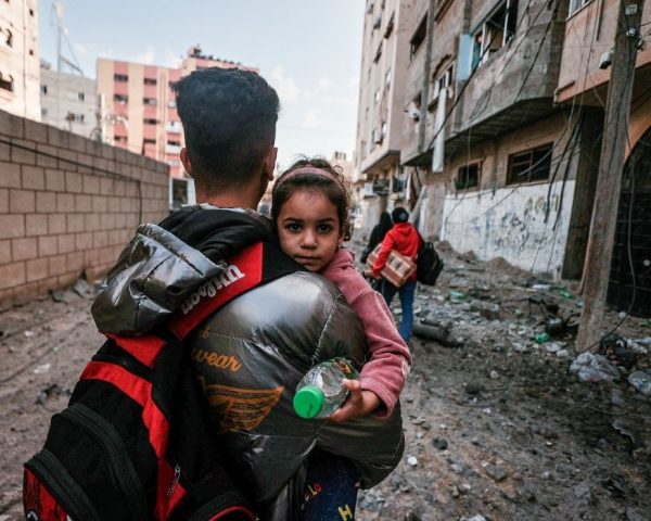 Far med barn, Gaza