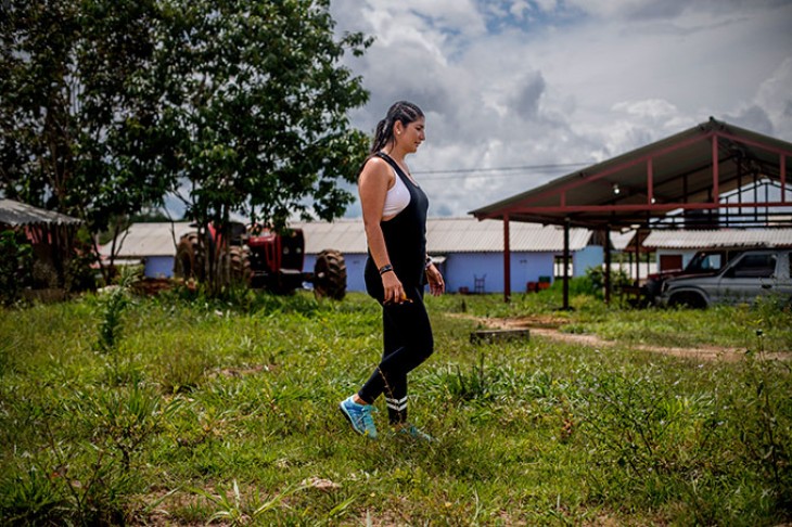 Lina, tidligere FARC kriger, i repatrieringslejr, Colombia