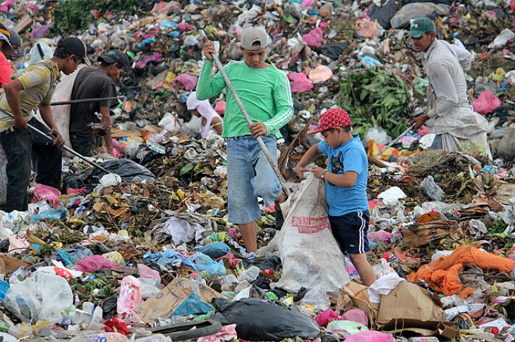 Børn samler skrald på lossepladsen i Nicaraguas hovedstad Managua.