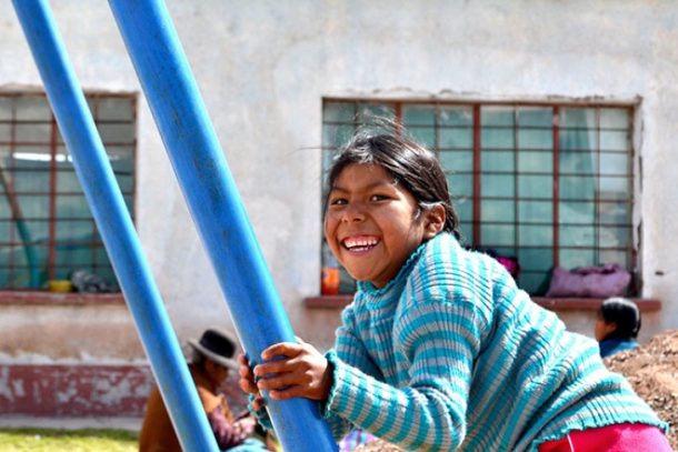 Kvinde i skole for Uru-folket, Bolivia