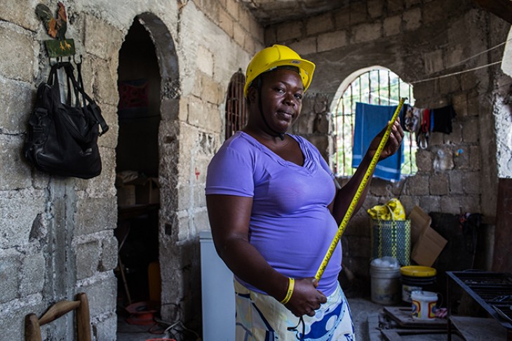 Kvindelig bygningsarbejder - Haiti