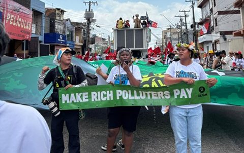 Hvis ikke de rige lande finder de mange hundrede milliarder dollars, der skal til i kompensation og tilpasning til den skade, vi har forvoldt, så vil de fattigere lande ikke være med i aftaler på COP30, skriver Lars Koch.