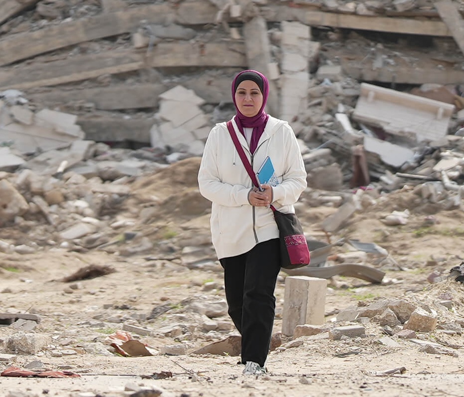 Oxfam nødhjælpsarbejder går i ruinerne i Gaza